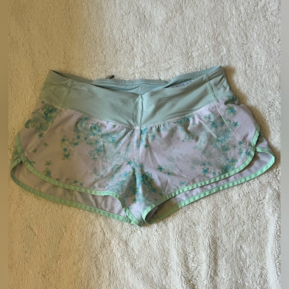 Lululemon Run Times Short
Size 6
Floral print
112